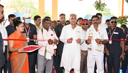 Chief Minister Bhupesh Baghel inaugurated the State Level Photo Exhibition in presence of farmers