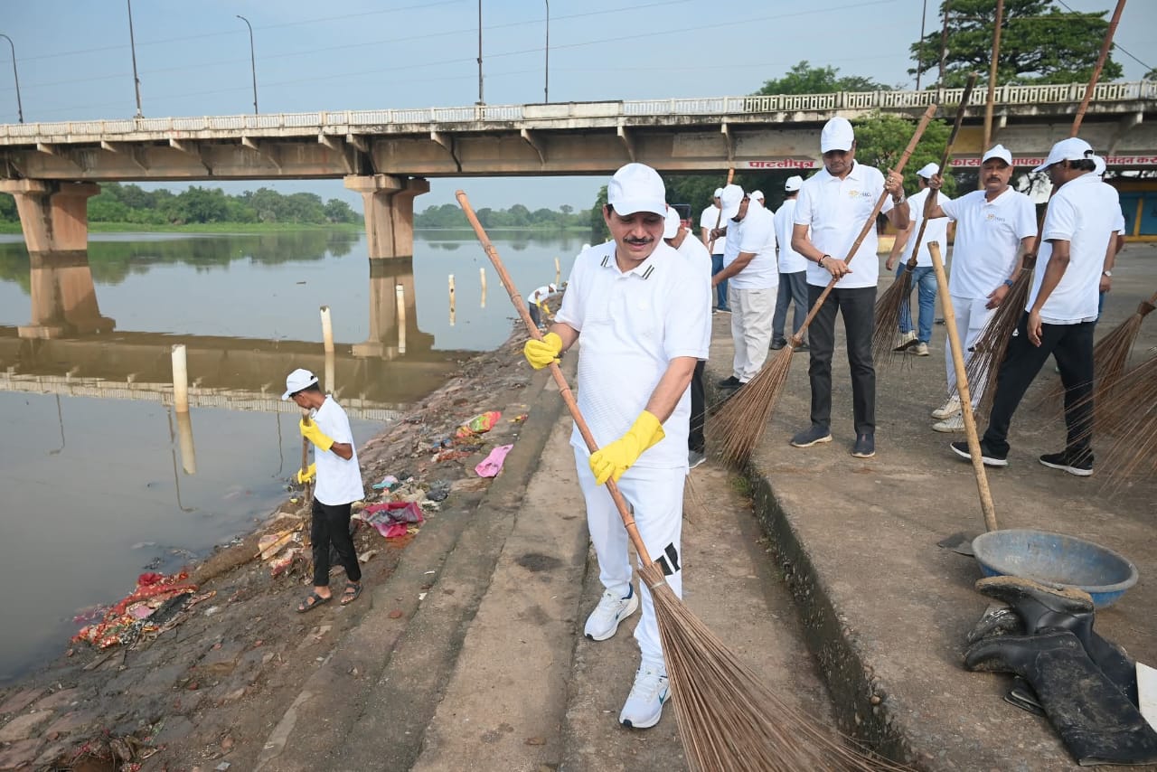SECL conducts special cleanliness drive at Arpa River Ghat for the fifth consecutive year under ‘Swachhta Hi Seva – Swachhotsav 2025’
