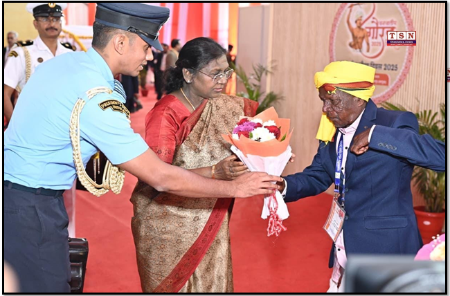 Droupadi Murmu Meets Tribal Community Leaders and Families of Freedom Fighters