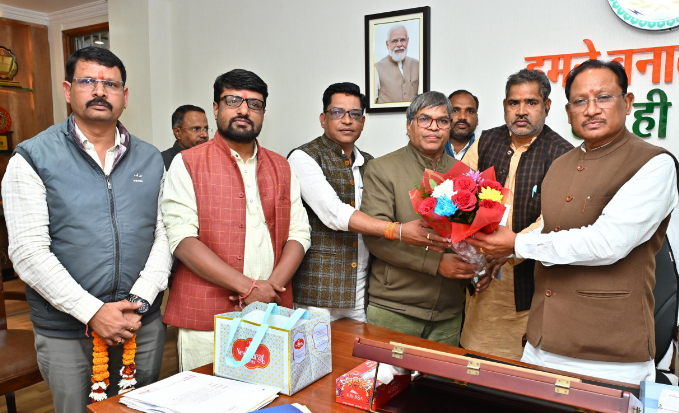 Members of Veer Shaheed Deepak Bharadwaj Smriti Samiti pay courtesy visit to CM Vishnu Deo Sai