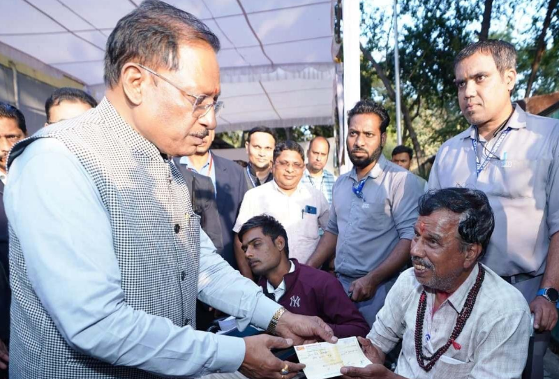 An Example of Responsive Governance: CM Vishnu Deo Sai Resolves Issues on the Spot during Jan Darshan