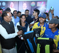 CM Vishnu Deo Sai honours Ichkela girl cricketers, distributes kits