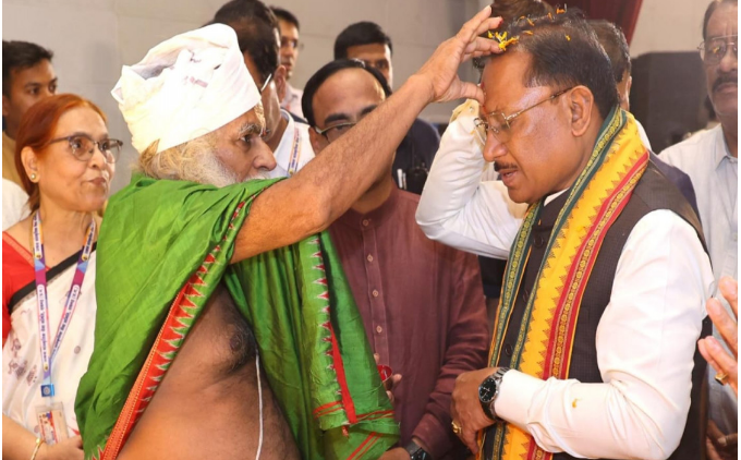 CM offered prayers at Lord Jagannath Temple in Rajapara, Raigarh