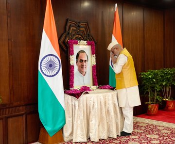 Vice President Pays Tributes to Former PM Rajiv Gandhi on his Death Anniversary