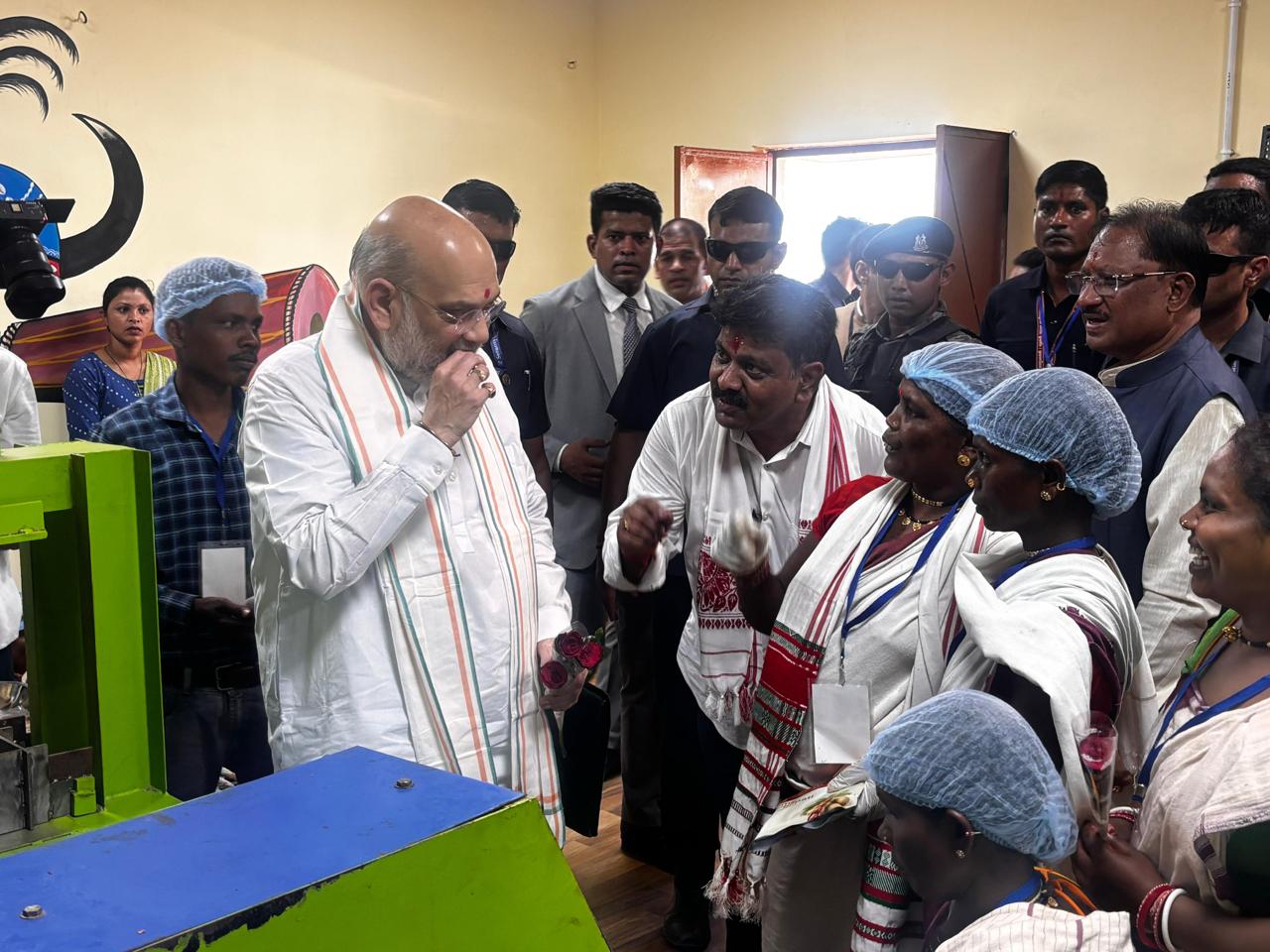  Amit Shah had a taste of Bastar’s Tamarind, liked that it was “Not Sour, But Sweet”