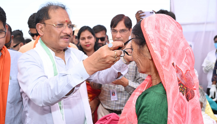 Vishnu Deo Sai personally hands spectacles to beneficiaries at Sushasan Tihar camp