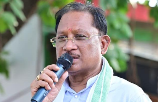 CM Vishnu Deo Sai Holds Chaupal Under Banyan Tree, Listens to Villagers’ Concerns in Kamaroud