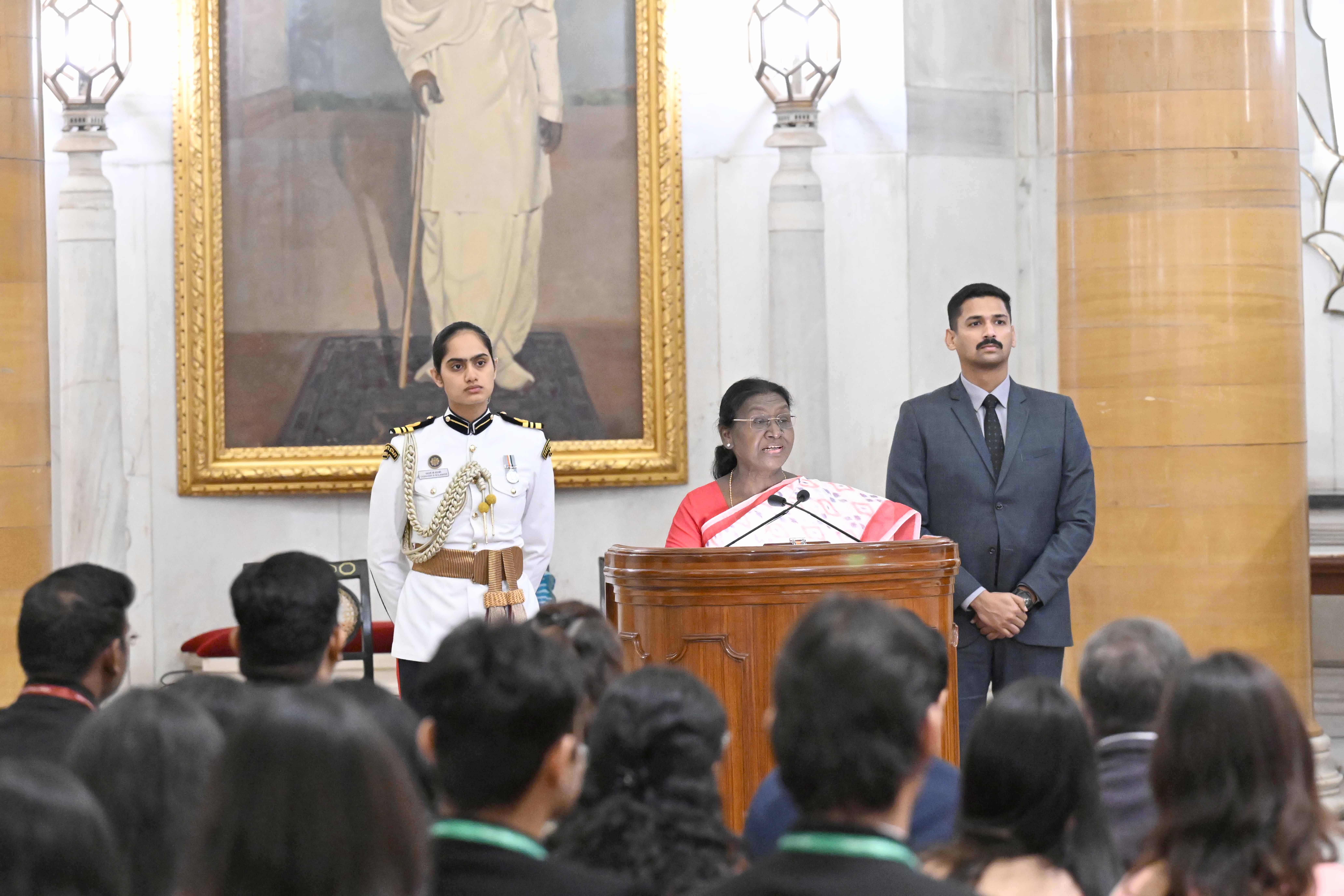 IAS OFFICERS OF THE 2024 BATCH CALL ON THE PRESIDENT