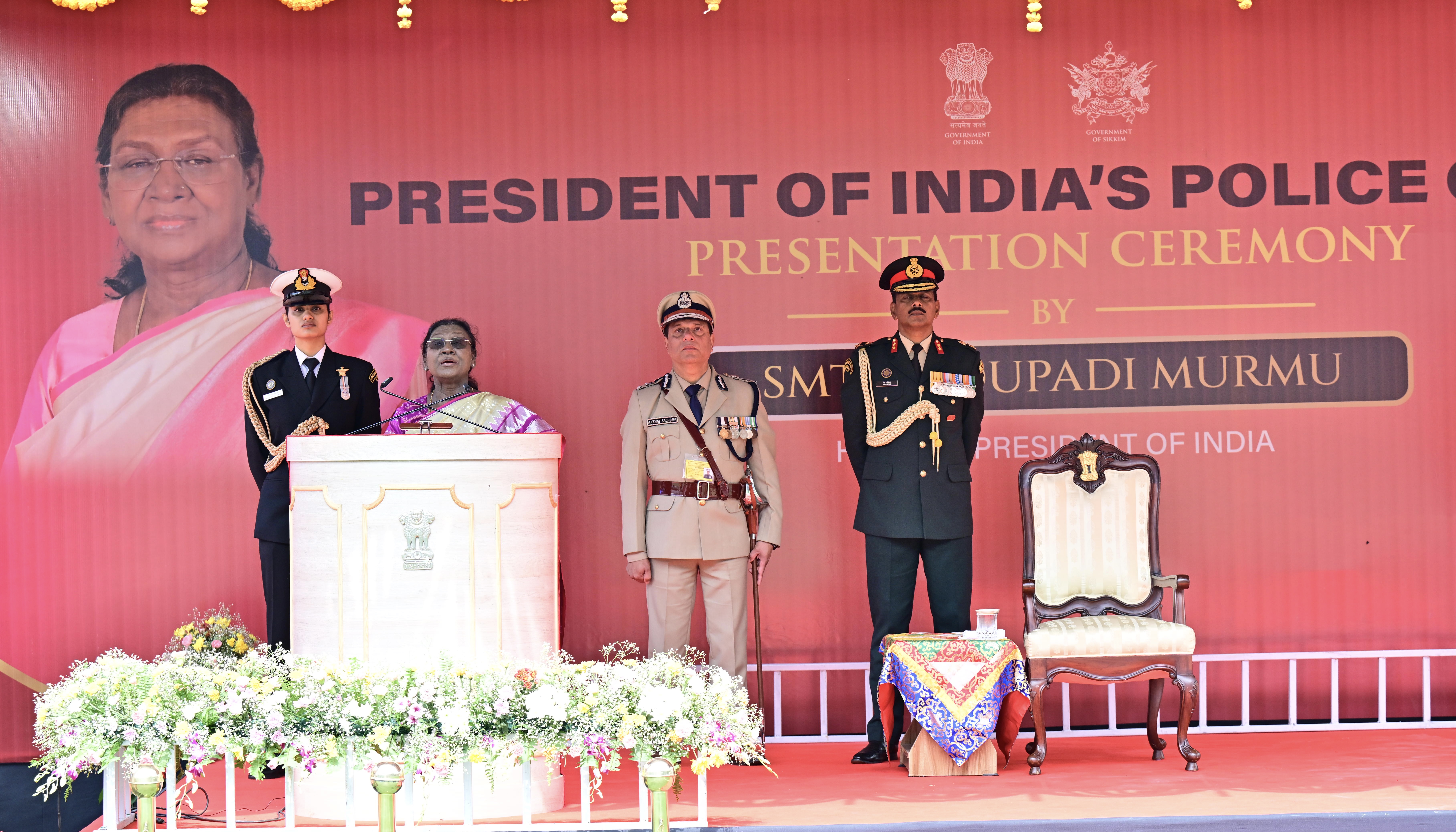 PRESIDENT OF INDIA PRESENTS THE ‘PRESIDENT OF INDIA’S POLICE COLOUR’ TO THE SIKKIM POLICE