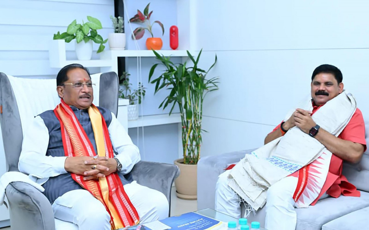 Satish Chandra Dubey pays courtesy visit to CM Vishnu Deo Sai