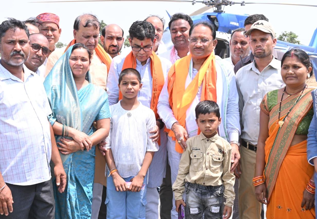 Chirayu Scheme Gives Children a New Lease of Life: Sameera and Nitin Present Thank You Cards to CM