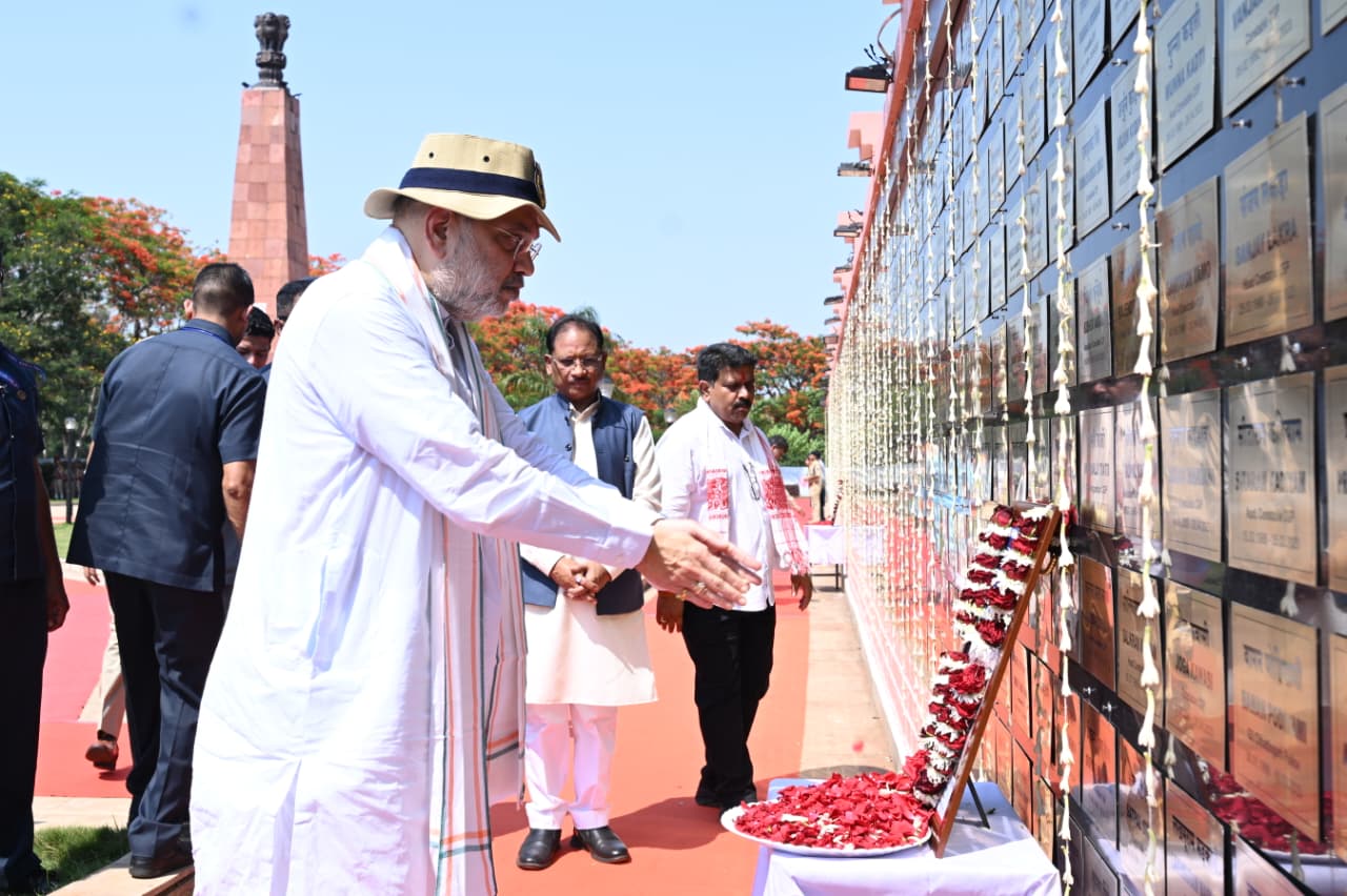Union Home Minister pays homage to jawans who laid down their lives for peace and security in Bastar