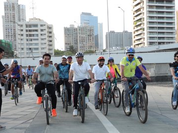 Dr. Mansukh Mandaviya Leads FIT INDIA Cyclothon ‘Cycling by the Sea’ in Mumbai