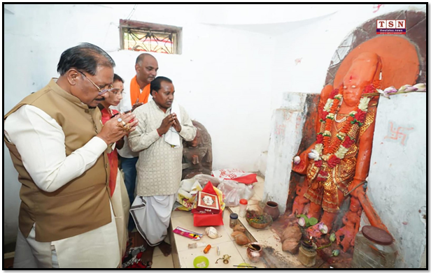 CM Vishnu Deo Sai Offers Prayers at Historic Chaturbhuj Vishnu Temple, Seeks Prosperity for Chhattisgarh