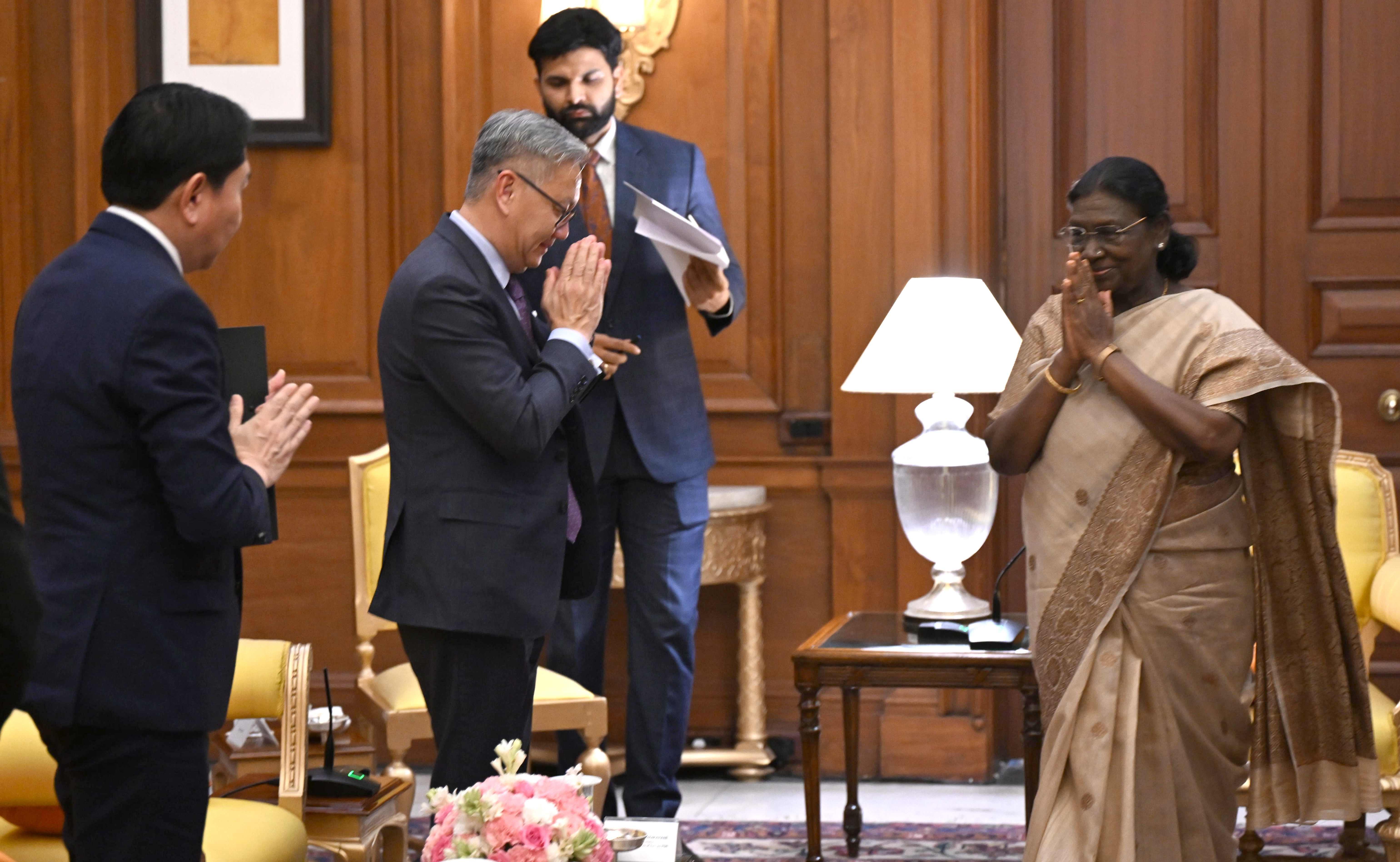 DEPUTY PRIME MINISTER AND FOREIGN MINISTER OF LAO PDR CALLS ON THE PRESIDENT OF INDIA