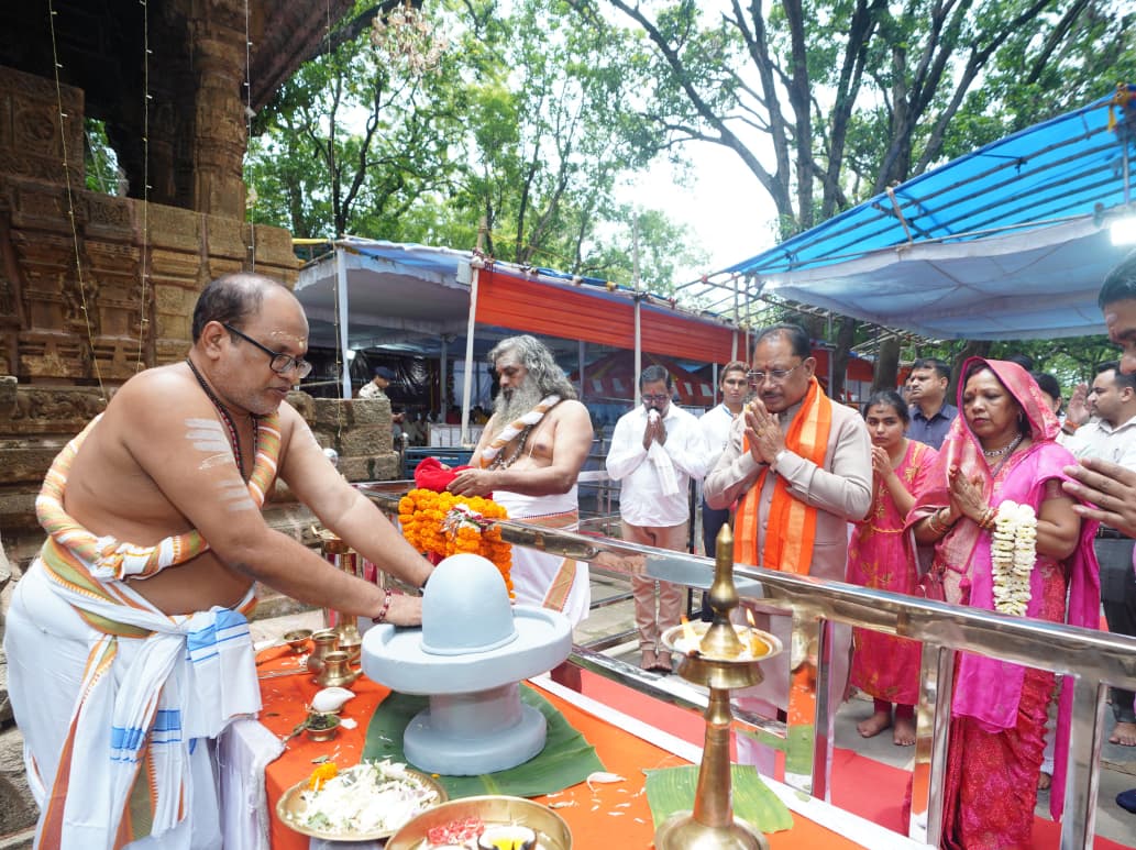 CM Vishnu Deo Sai Offers Prayers at Bhoramdeo Temple, Seeks Peace, Prosperity and Welfare for Chhattisgarh