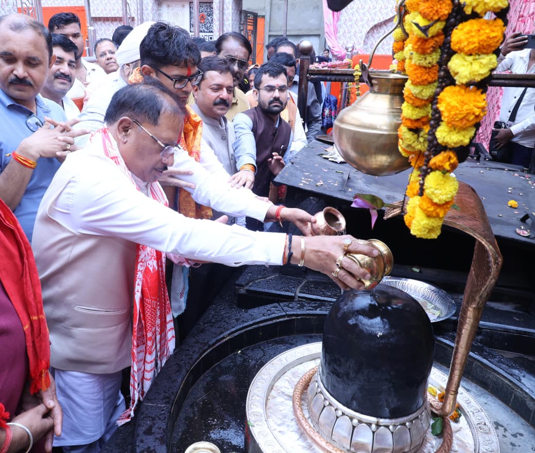 CM Vishnu Deo Sai Visits Kosamnara on Guru Purnima, Offers Prayers at Satyanarayan Baba Dham