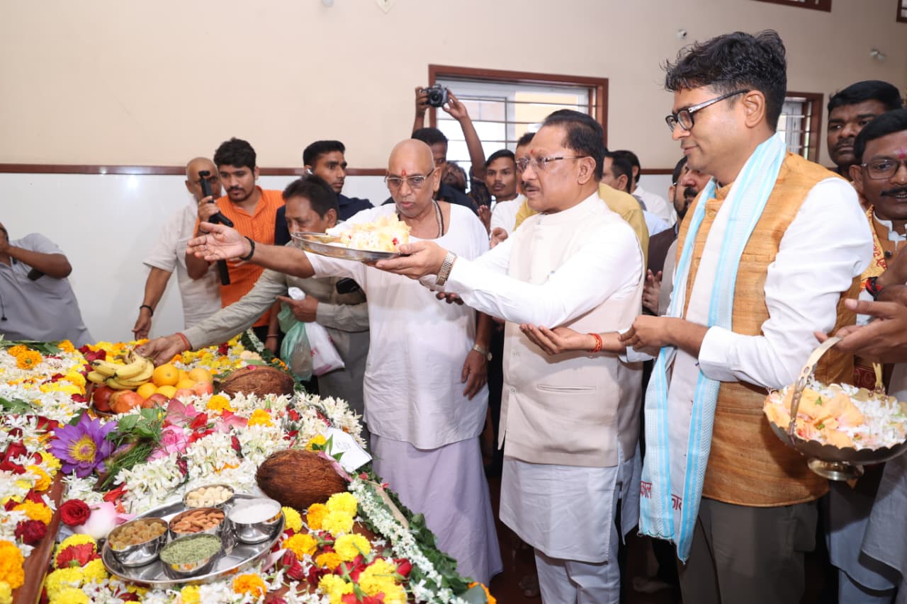 CM Vishnu Deo Sai visits Aghor Guru Peeth at Banora on Guru Purnima, Seeks Blessings from Baba Priyadarshi Ram