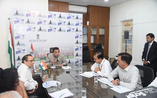 Nitin Gadkari Reviews Progress of NHLML Projects; Calls for Expeditious Completion of Multimodal Infrastructure Initiatives