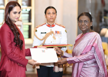 ENVOYS OF SIX NATIONS PRESENT CREDENTIALS TO THE PRESIDENT OF INDIA