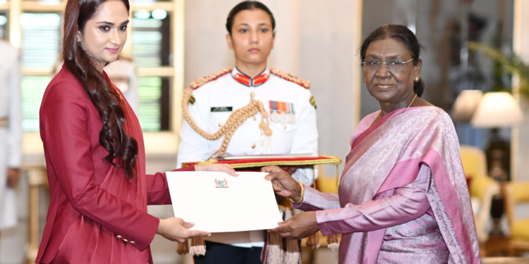 ENVOYS OF SIX NATIONS PRESENT CREDENTIALS TO THE PRESIDENT OF INDIA