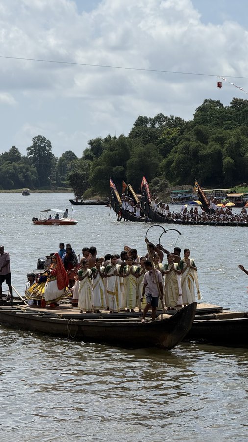 Vice President inaugurates Aranmula Uthrittathi Vallamkali, celebrates Keralam’s rich cultural heritage