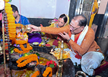 CM Sai offers prayers at Shri Phaleshwarnath Mahadev Temple on Sawan Somwar and Nag Panchami