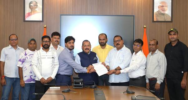 Dr. Jitendra Singh holds Interaction with the delegation of Armed Forces HQ Association; Discussions Focus on Promotions and Pending Service-Related Issues