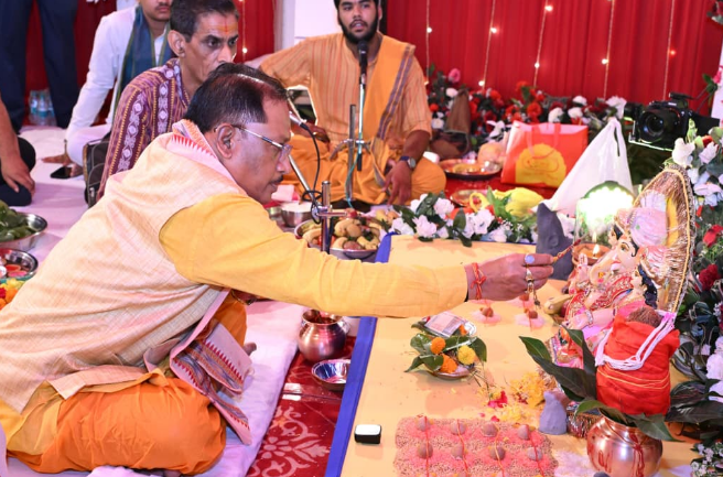 CM Vishnu Deo Sai performs Ganpati Sthapana and puja with his family at official residence