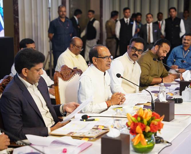 Shivraj Singh Chouhan Reviews SHG-Bank Linkages, Lays Out Credit Roadmap for Women Entrepreneurs