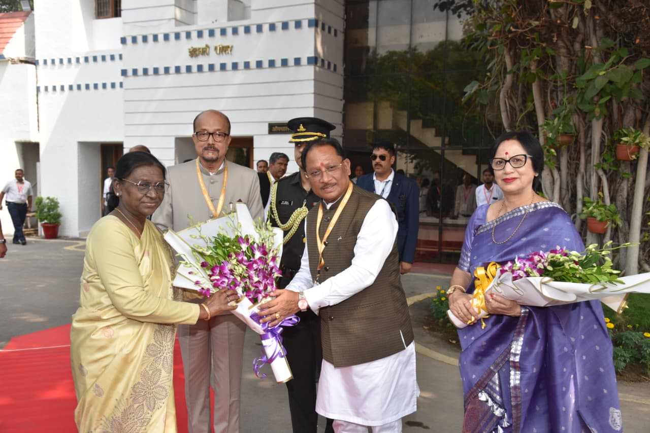 President Smt. Droupadi Murmu accorded a warm welcome at Lok Bhavan