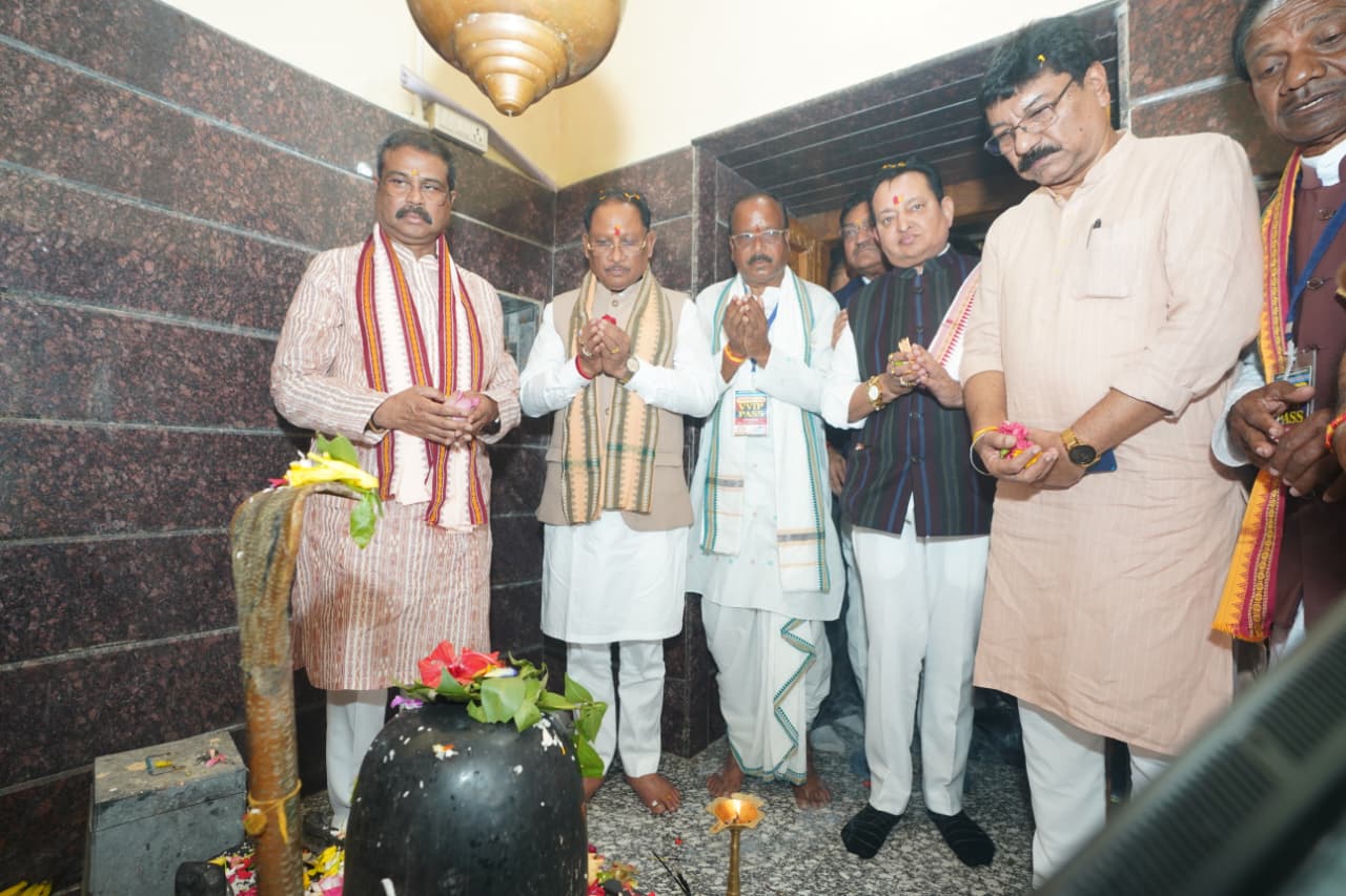 Vishnu Deo Sai Offers Prayers at Ramchandi Temple for the State’s Happiness and Prosperity
